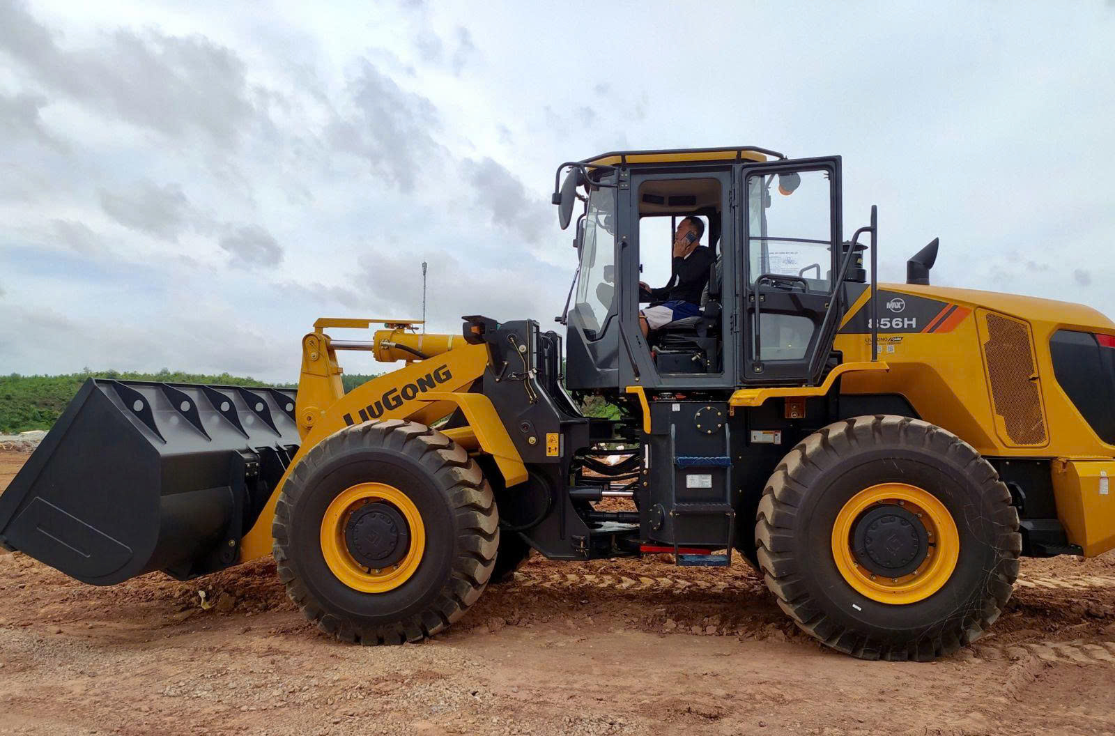 Máy Xúc Lật Liugong CLG856H Max Gầu 4.2-4.7m3 - Giải Pháp Tối Ưu Cho Công Trình Nặng